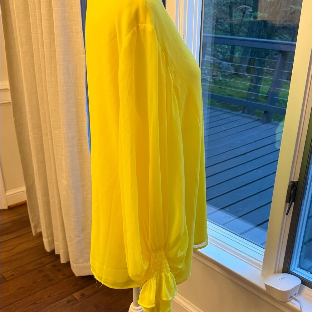 Vince Camuto Citrus Splash Bright Lemon V-Neck Blouse NWT - Picture 4 of 13